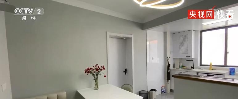 DƬ